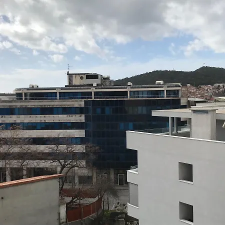 Spacious And Close To The City Center Apartment *